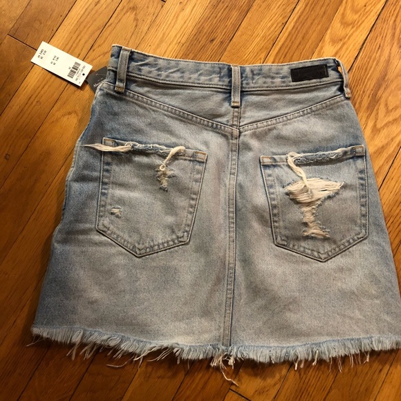 NWT Abercrombie & Fitch Distressed Denim Skirt - Picture 3 of 6